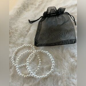 Elegant Pearl Bracelets with Black Mesh Bag
